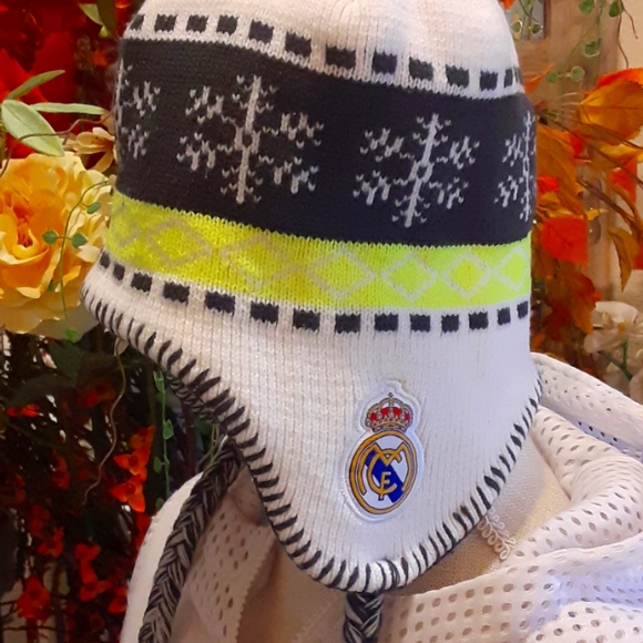 REAL MADRID,  Peruvian Tasseled Fleece Lined Beanie - Picture 1 of 11